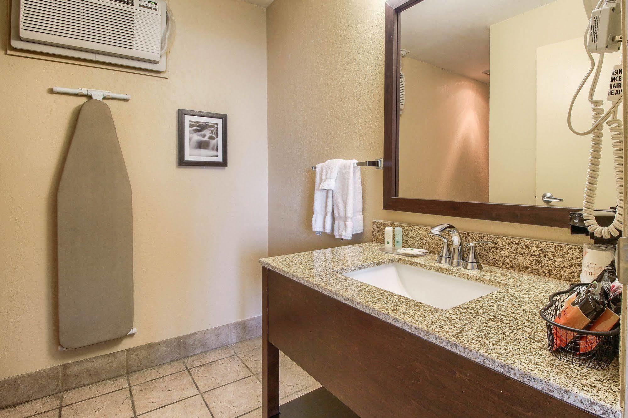 Quality Near State Fair Park Motel